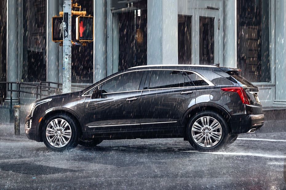 Rear Cross View of Cadillac XT5 (2021-2023) Rear Cross View of Cadillac XT5 (2021-2023)
