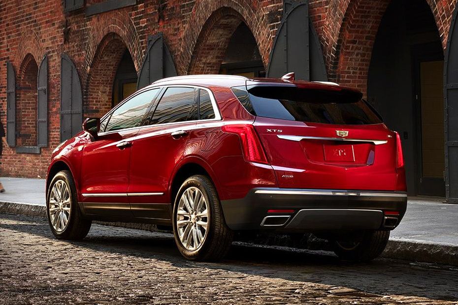 XT5 (2021-2023) Rear Low Angle View XT5 (2021-2023) Rear Low Angle View