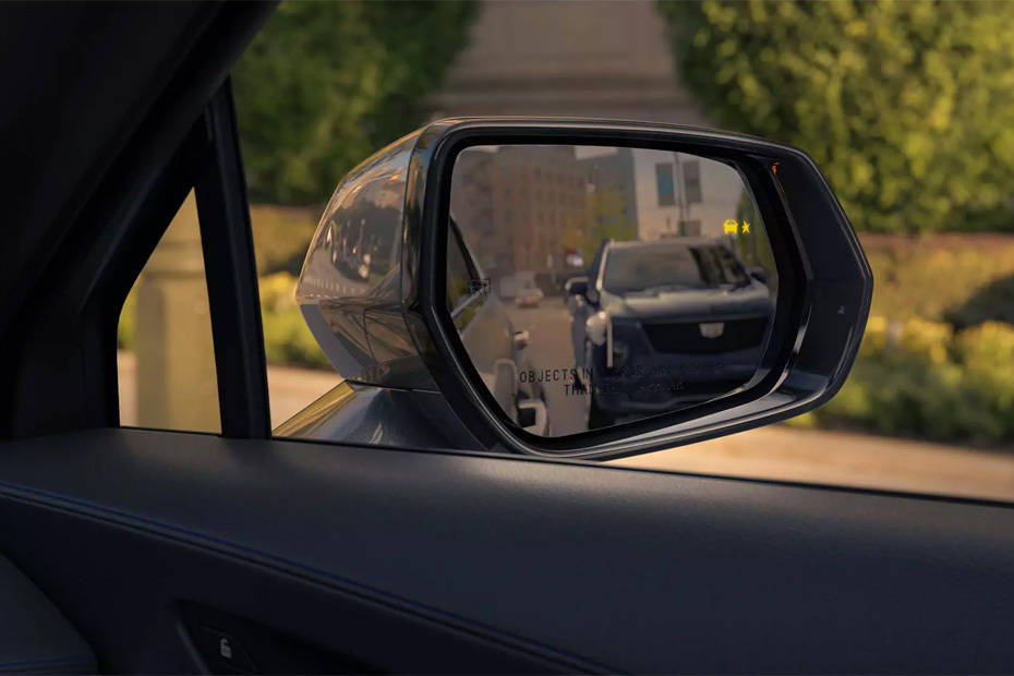 كاديلاك XT4 Drivers Side Mirror Front Angle كاديلاك XT4 Drivers Side Mirror Front Angle