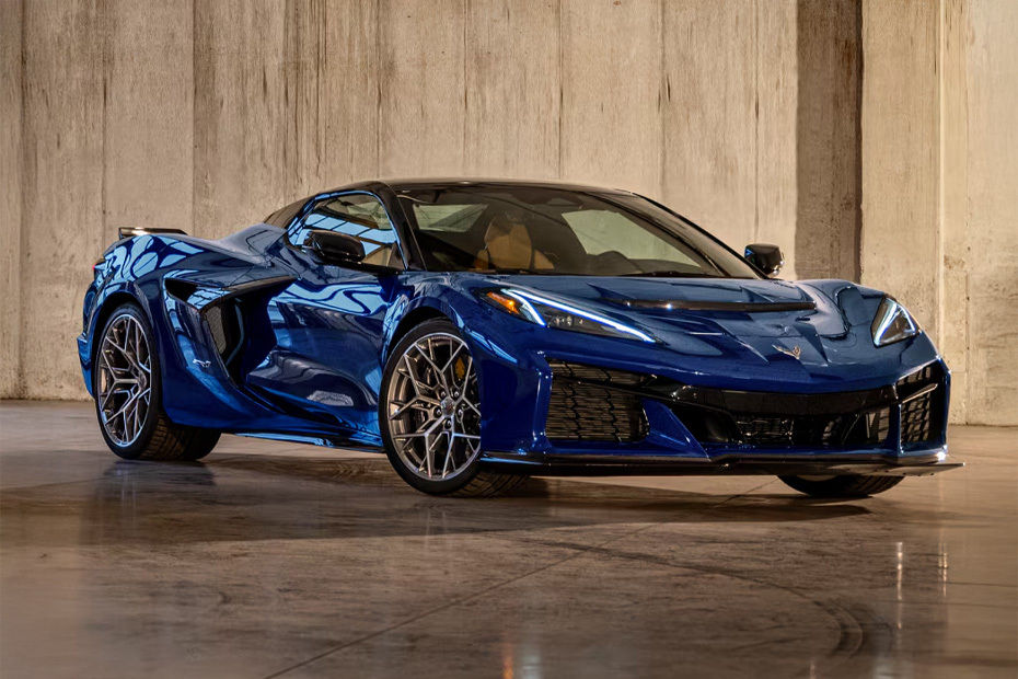 Chevrolet ZR1 Front Cross Side View