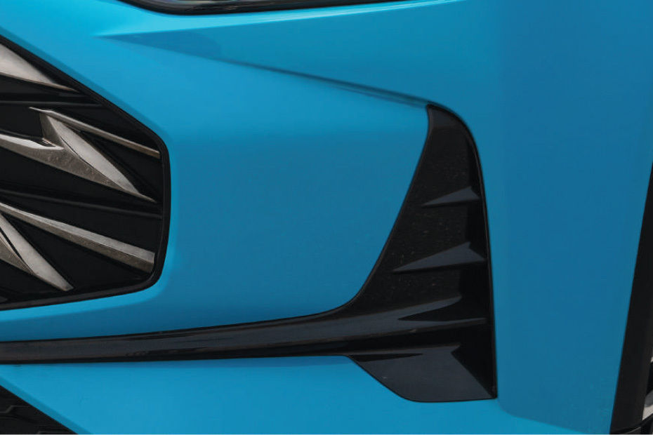 One Front Fog Lamp