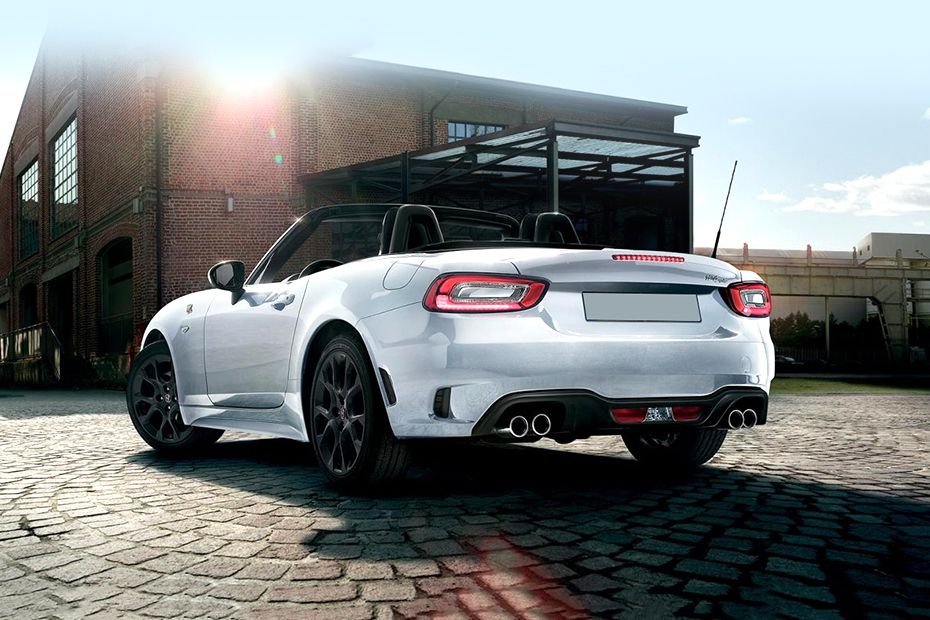 Rear Cross Side View of أبارث 124 Spider Rear Cross Side View of أبارث 124 Spider