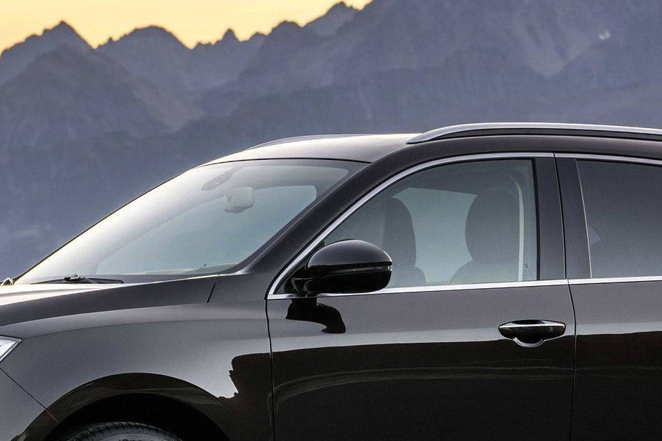 بورجوارد BX7 Drivers Side Mirror Front Angle بورجوارد BX7 Drivers Side Mirror Front Angle