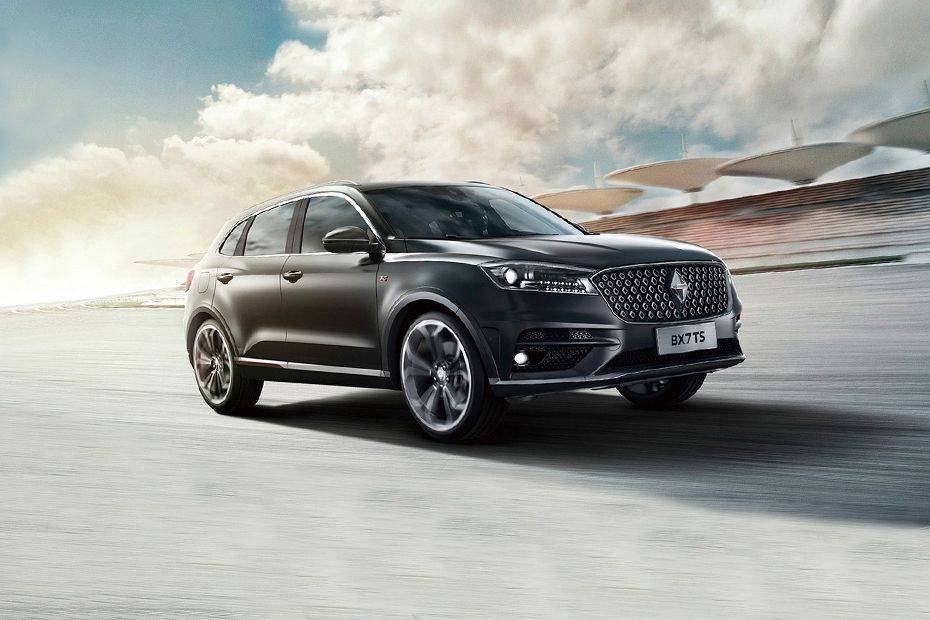 Borgward  BX7TS Front angle low view
