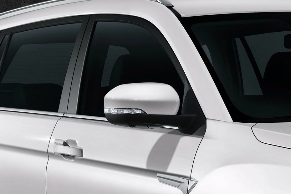 شانجان CS75 Drivers Side Mirror Front Angle شانجان CS75 Drivers Side Mirror Front Angle