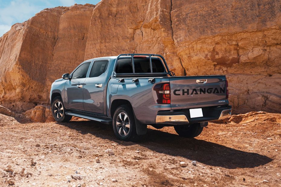 Rear Cross Side View of شانجان هنتر Rear Cross Side View of شانجان هنتر