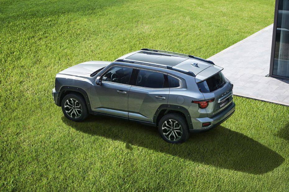 Rear Cross Side View of هافال H7 Rear Cross Side View of هافال H7