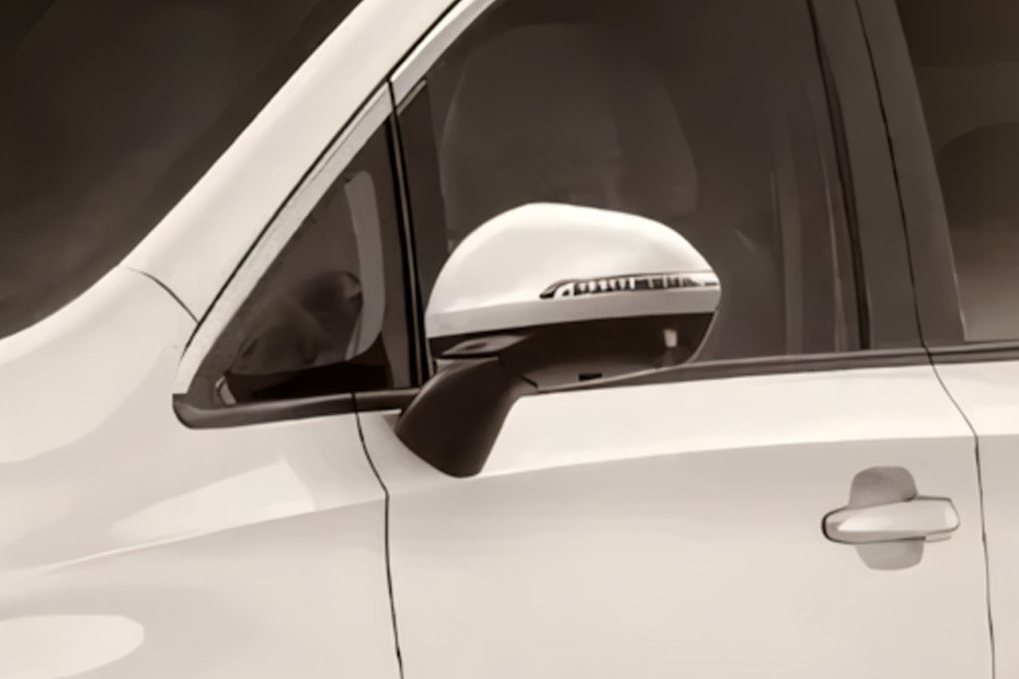جي أي سي إم 6 برو Drivers Side Mirror Front Angle جي أي سي إم 6 برو Drivers Side Mirror Front Angle
