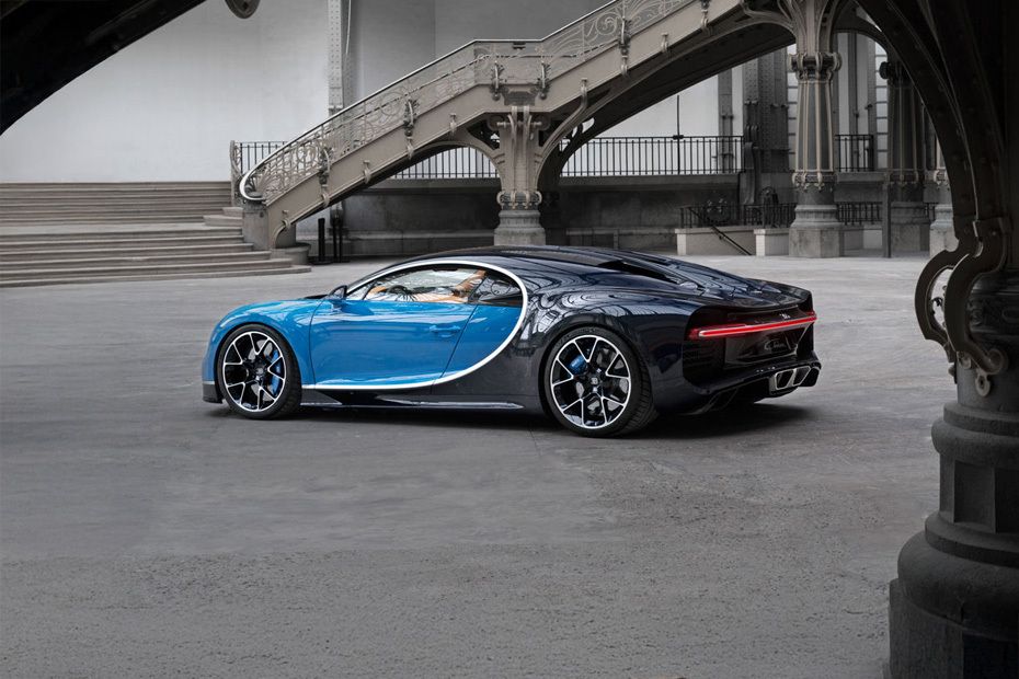 Rear Cross View of Bugatti Chiron Rear Cross View of Bugatti Chiron