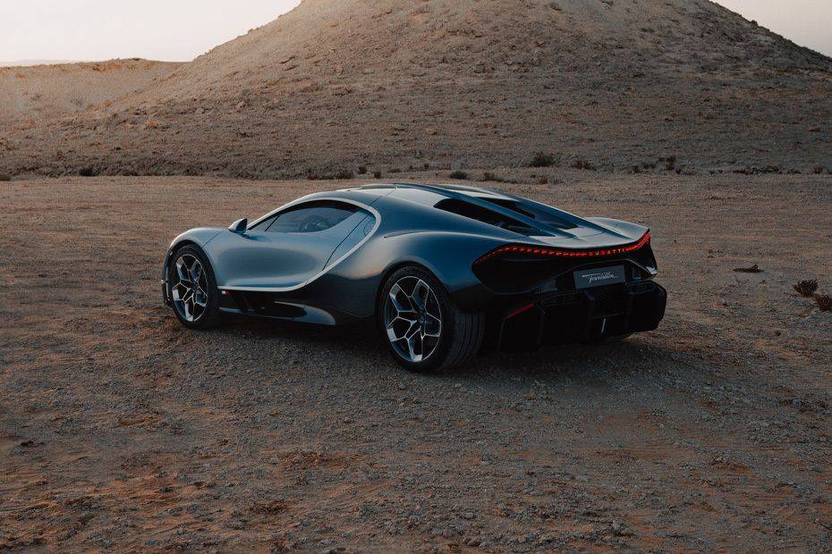 Rear Cross Side View of بوجاتي توربيون Rear Cross Side View of بوجاتي توربيون