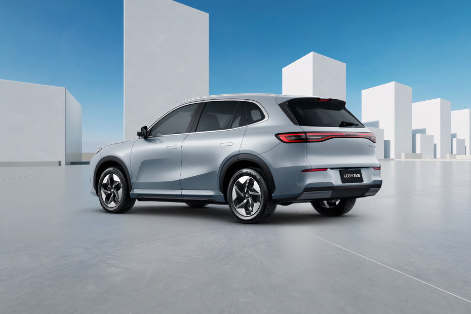 Rear Cross Side View of جيلي إي إكس ٥ Rear Cross Side View of جيلي إي إكس ٥