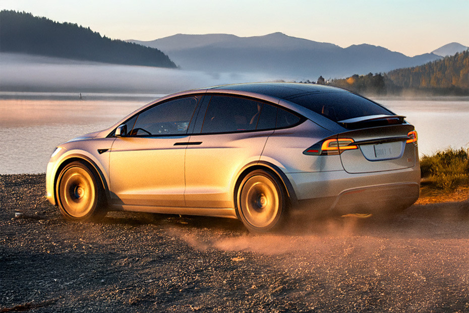 Rear Cross Side View of تيسلا موديل إكس Rear Cross Side View of تيسلا موديل إكس