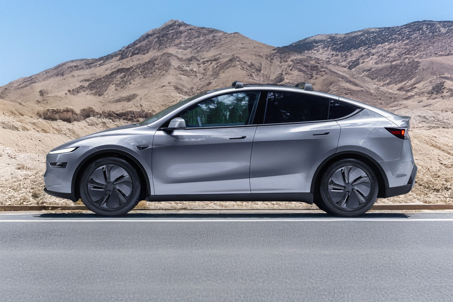 Model Y Side view Model Y Side view