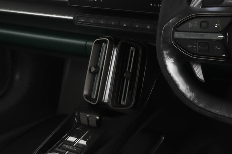 Front AC Controls of أستون مارتن فالهالا