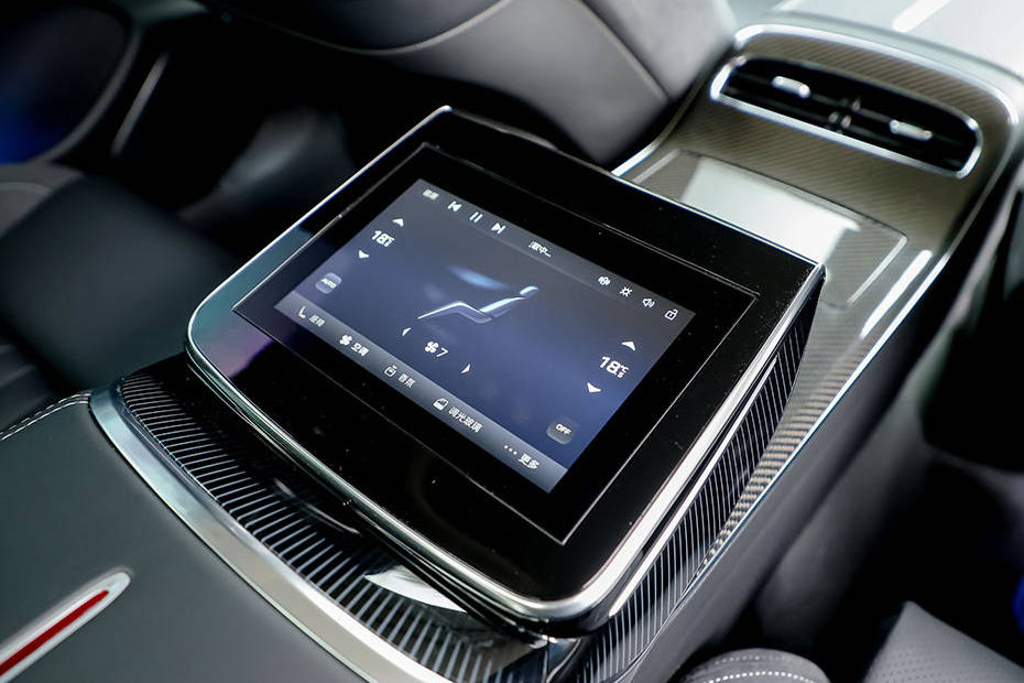 Rear Seat Entertainment of هونشي إتش 9 Rear Seat Entertainment of هونشي إتش 9
