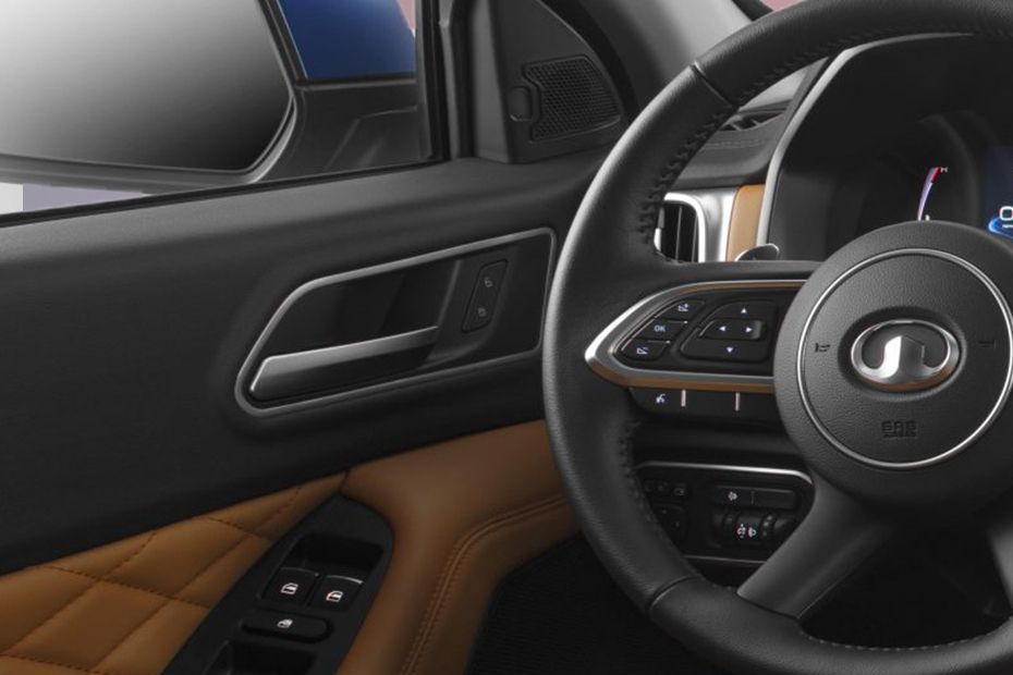 GWM Poer-Individuals Inside Of Drivers Side Open Door GWM Poer-Individuals Inside Of Drivers Side Open Door