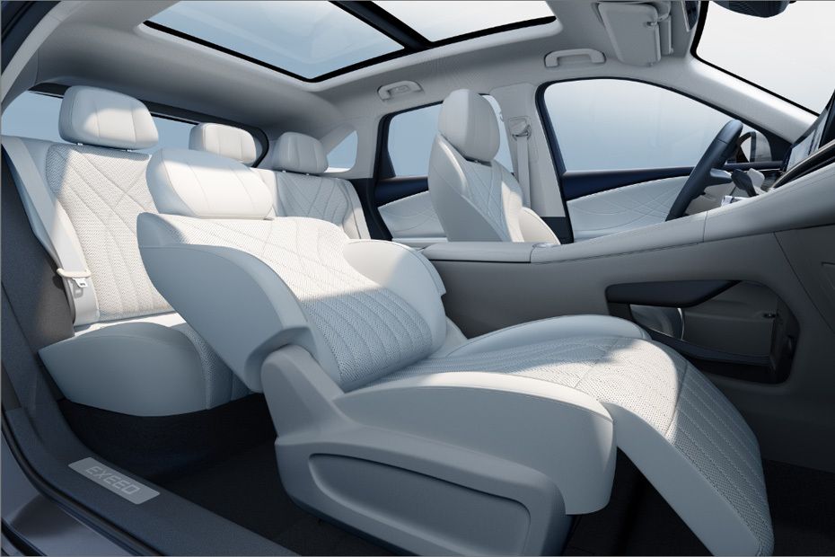 Exeed RX Front And Rear Seats Together Exeed RX Front And Rear Seats Together