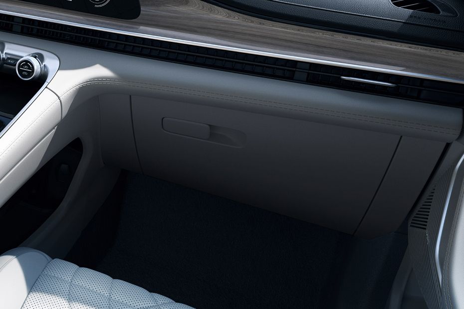 Exeed RX Glove Box