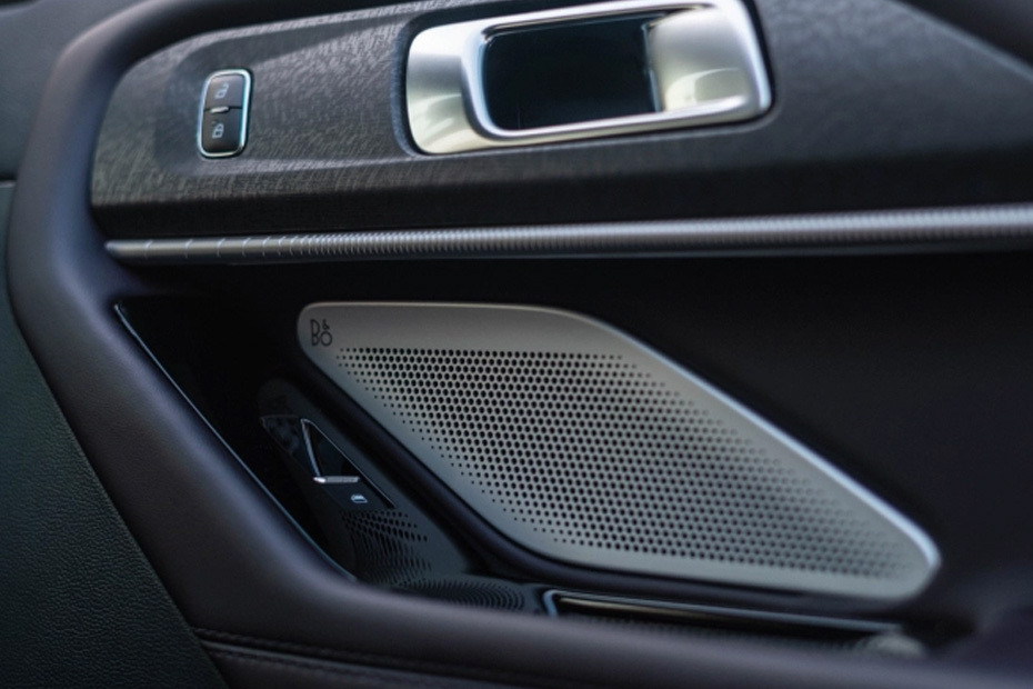 Speakers View of Ford Explorer Speakers View of Ford Explorer