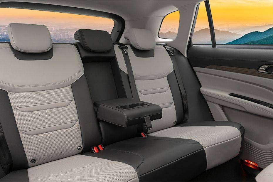 فورد تريتوري Rear Seats فورد تريتوري Rear Seats