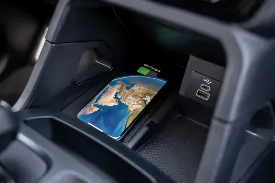 Power Accessories Outlet View of فورد إيفرست  Power Accessories Outlet View of فورد إيفرست