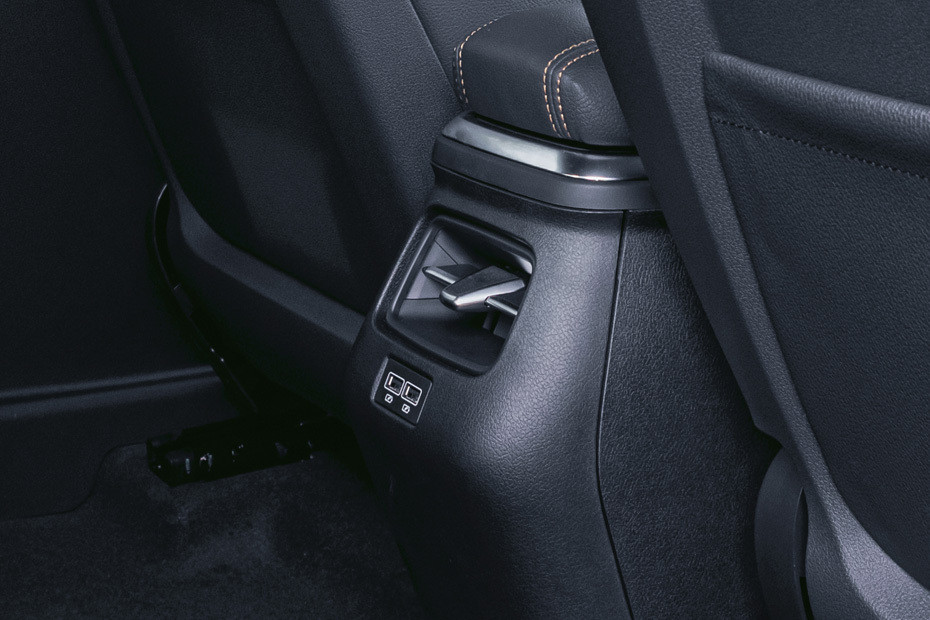 VF6 Rear AC Controls VF6 Rear AC Controls