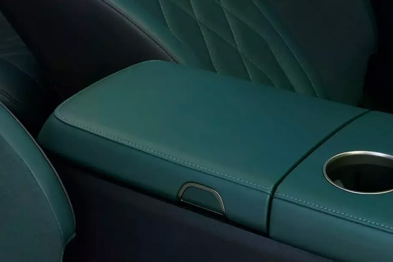 S09 Front Center Divider