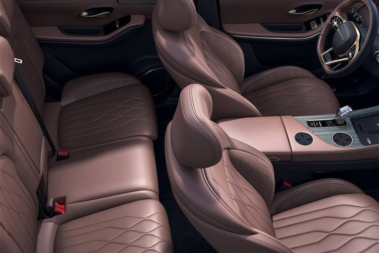 Soueast S09 Front And Rear Seats Together