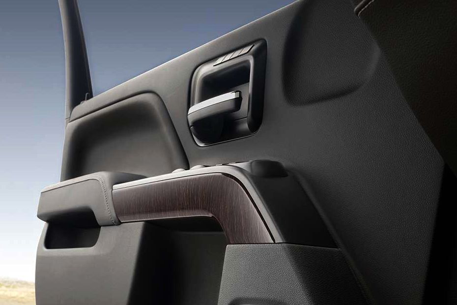 door handle interior of GMC Sierra Denali (2022-2023) door handle interior of GMC Sierra Denali (2022-2023)