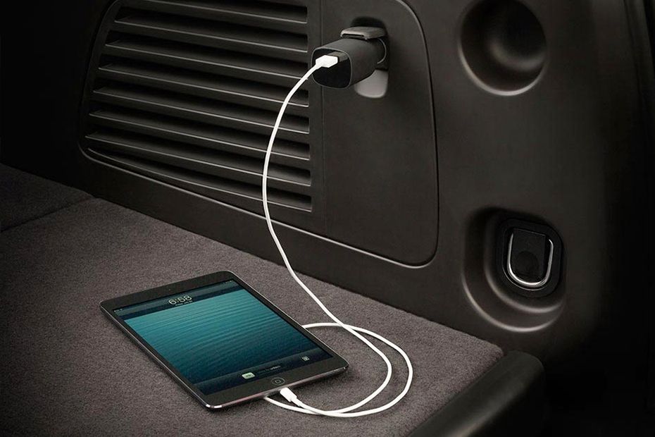 Power Accessories Outlet View of GMC YUKON XL Denali Power Accessories Outlet View of GMC YUKON XL Denali