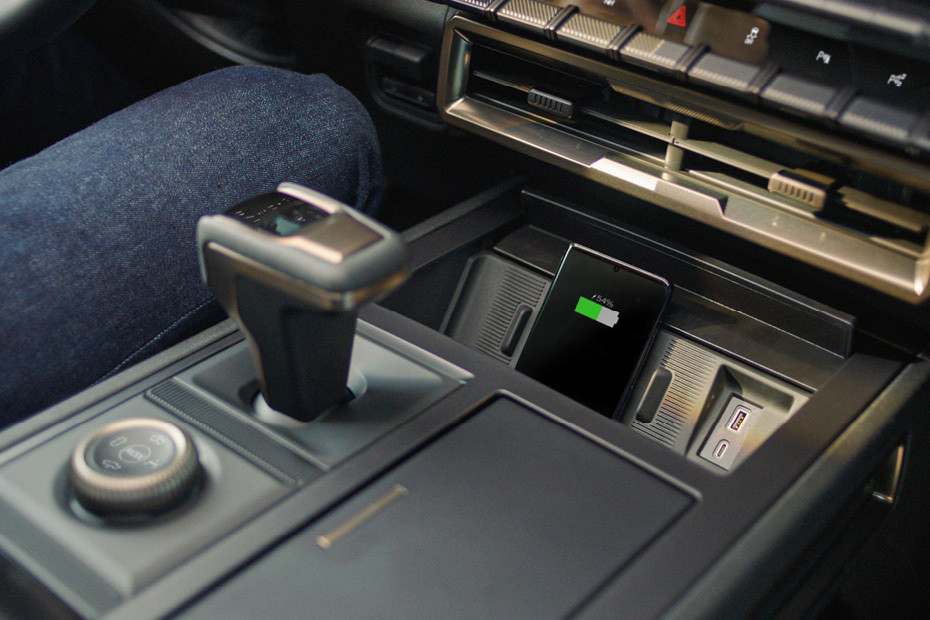 Power Accessories Outlet View of GMC Hummer EV Pickup Power Accessories Outlet View of GMC Hummer EV Pickup