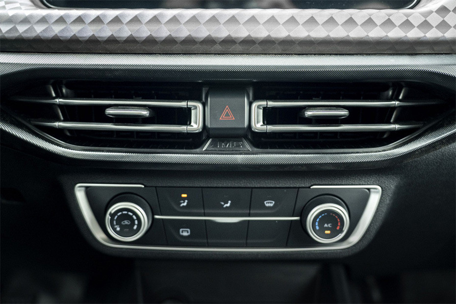 Front AC Controls of ج إم سي فيجوس دابل كابين Front AC Controls of ج إم سي فيجوس دابل كابين