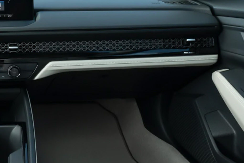 هوندا أكورد إي-إتش إي في Glove Box