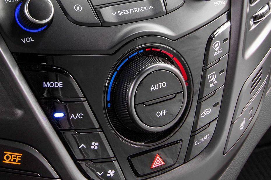 Side AC Controls of Hyundai Veloster Turbo Side AC Controls of Hyundai Veloster Turbo