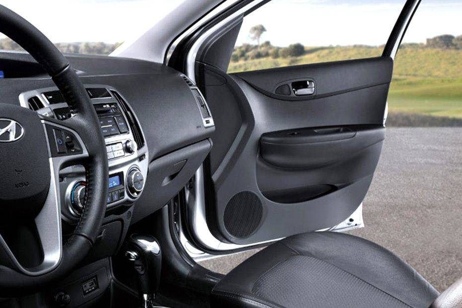 هيونداي i20 5DR Inside Of Drivers Side Open Door هيونداي i20 5DR Inside Of Drivers Side Open Door