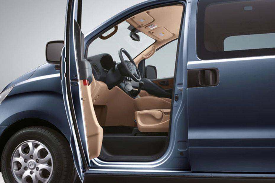 هيونداي H-1 Inside Of Drivers Side Open Door هيونداي H-1 Inside Of Drivers Side Open Door