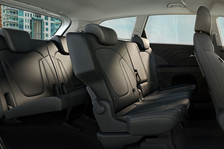 Hyundai Stargazer Front And Rear Seats Together Hyundai Stargazer Front And Rear Seats Together
