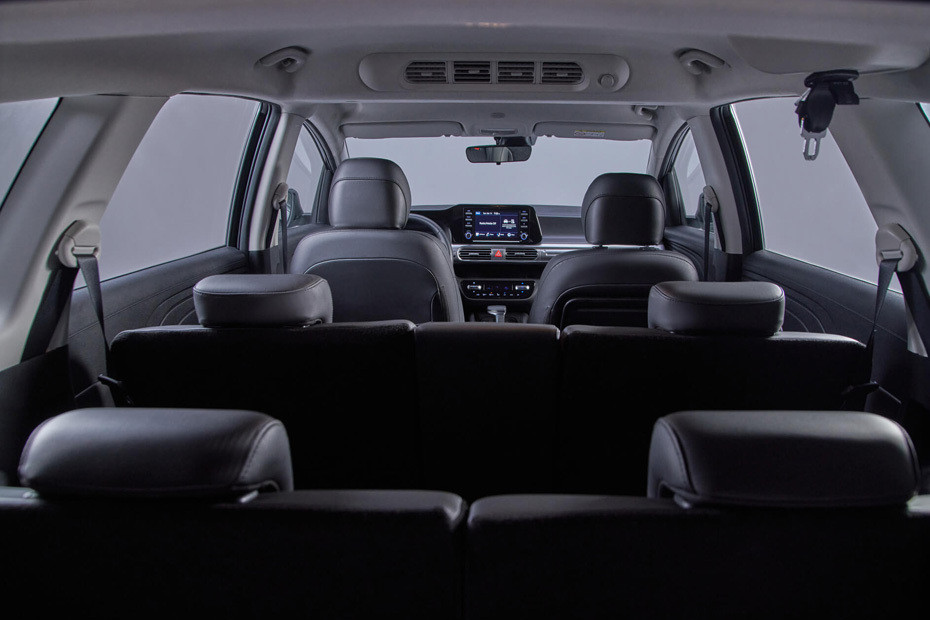 Hyundai Stargazer Front And Rear Seats Together Hyundai Stargazer Front And Rear Seats Together
