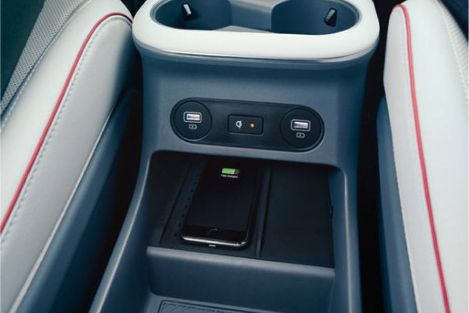 Power Accessories Outlet View of هيونداي أيونيك 5 Power Accessories Outlet View of هيونداي أيونيك 5