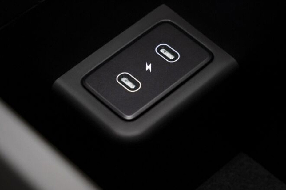 Power Accessories Outlet View of Hyundai Ioniq 6 Power Accessories Outlet View of Hyundai Ioniq 6