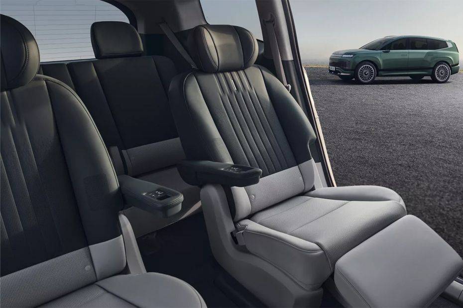 هيونداي أيونيك 9 Inside Of Drivers Side Open Door هيونداي أيونيك 9 Inside Of Drivers Side Open Door