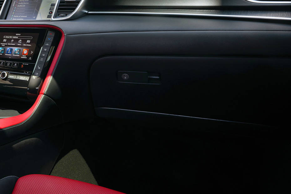 إنفينيتي QX55 Glove Box إنفينيتي QX55 Glove Box