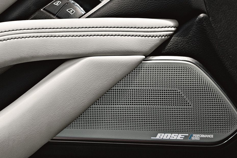 Speakers View of Infiniti Q60 Speakers View of Infiniti Q60