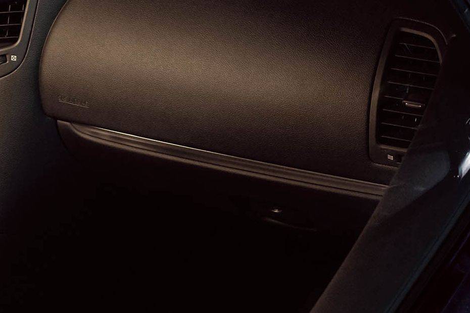إنفينيتي QX70 Glove Box إنفينيتي QX70 Glove Box