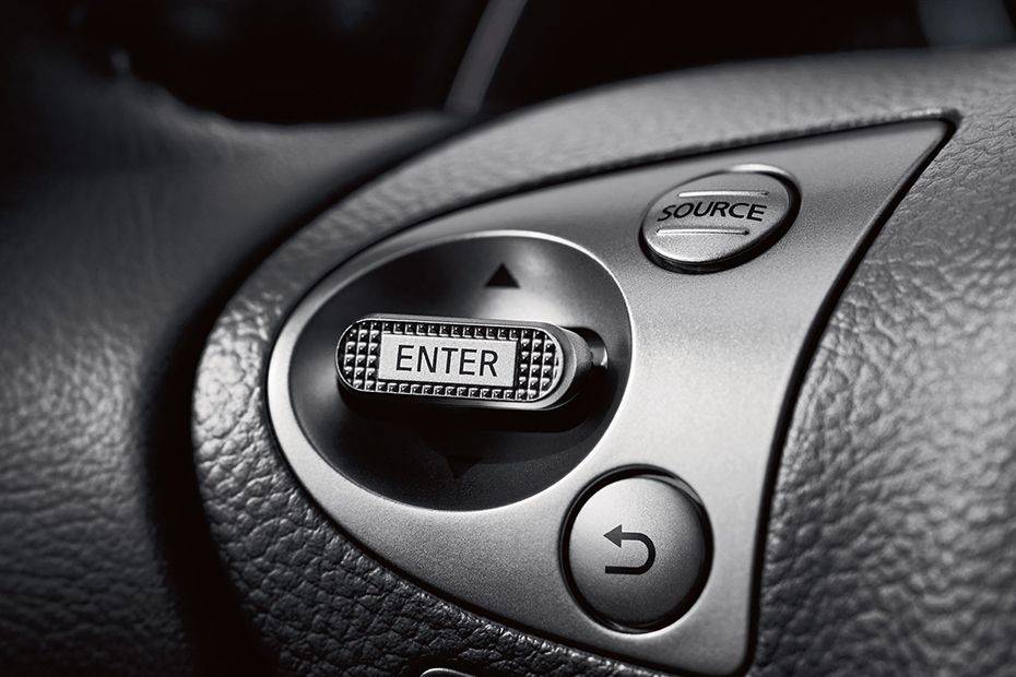 إنفينيتي QX70 Multi Function Steering إنفينيتي QX70 Multi Function Steering