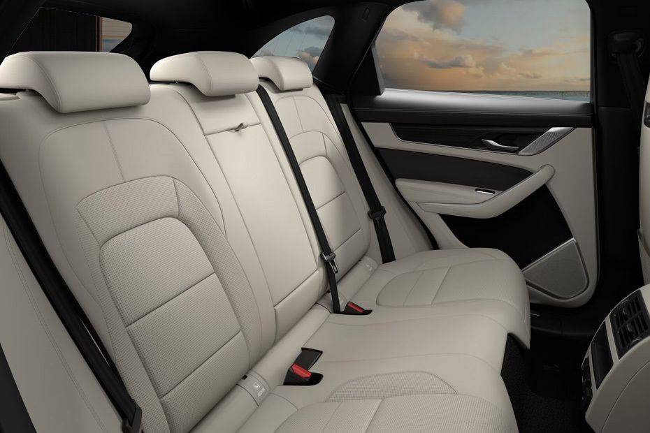 جاكوار إف-بايس Rear Seats جاكوار إف-بايس Rear Seats
