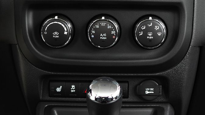 Front AC Controls of جيب Patriot Front AC Controls of جيب Patriot
