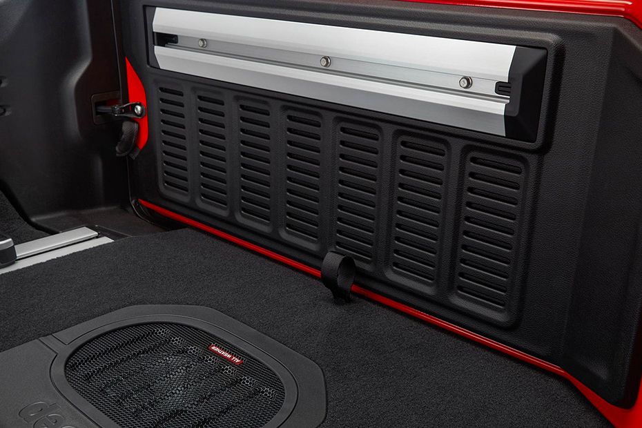 Speakers View of Jeep Wrangler (2022-2023) Speakers View of Jeep Wrangler (2022-2023)