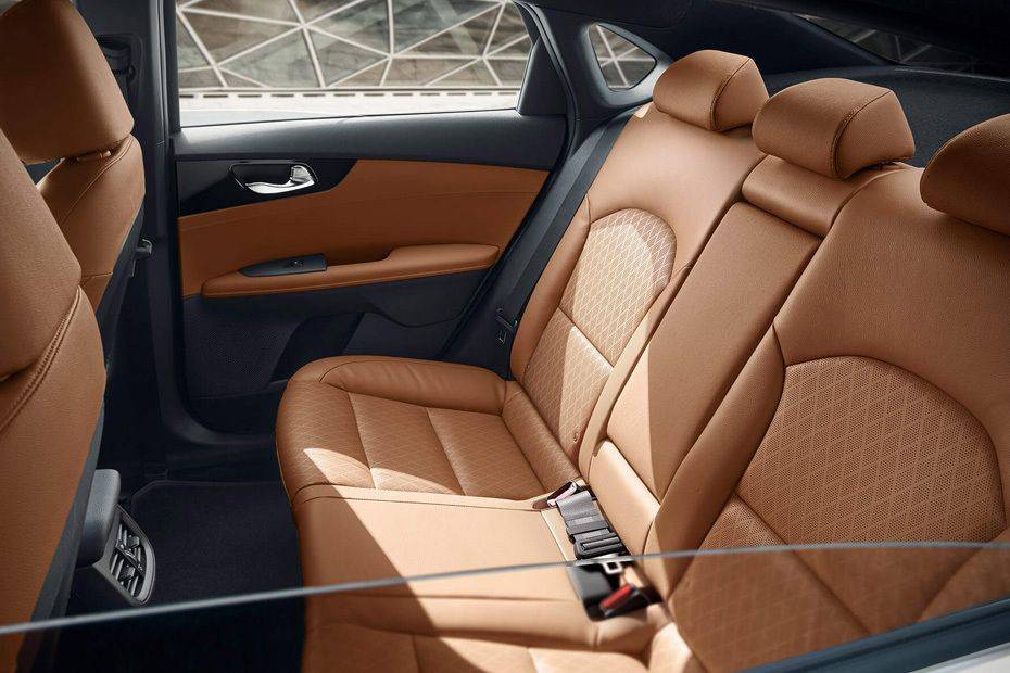 كيا سيراتو Rear Seats كيا سيراتو Rear Seats