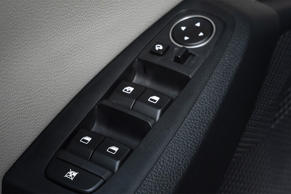 KIA Seltos Drivers Side In Side Door Controls KIA Seltos Drivers Side In Side Door Controls